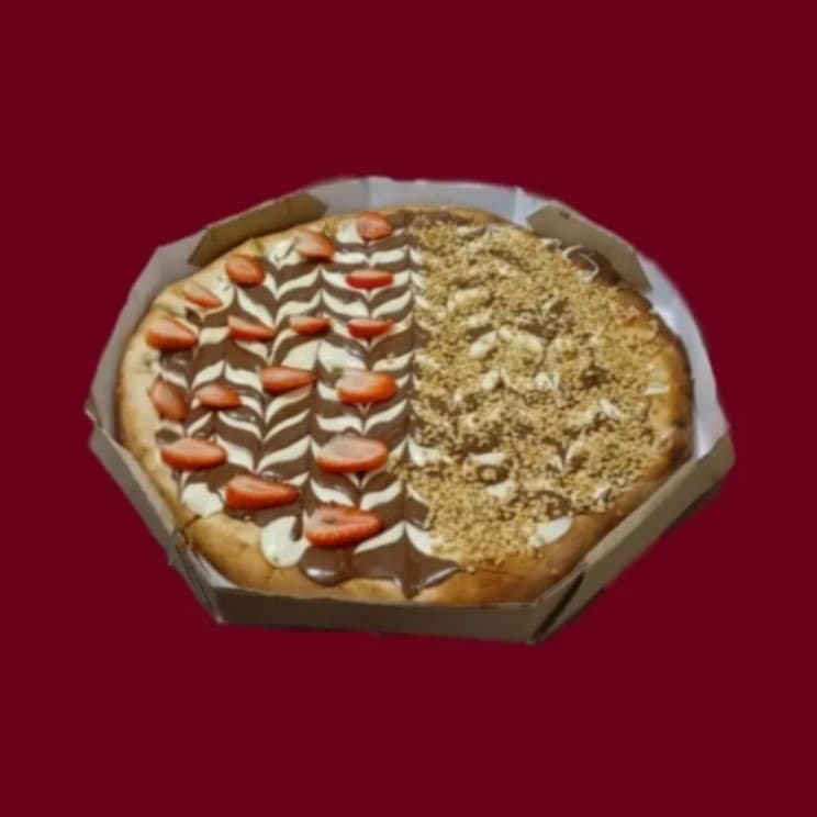 Pizza doce metade morango, metade amendoim